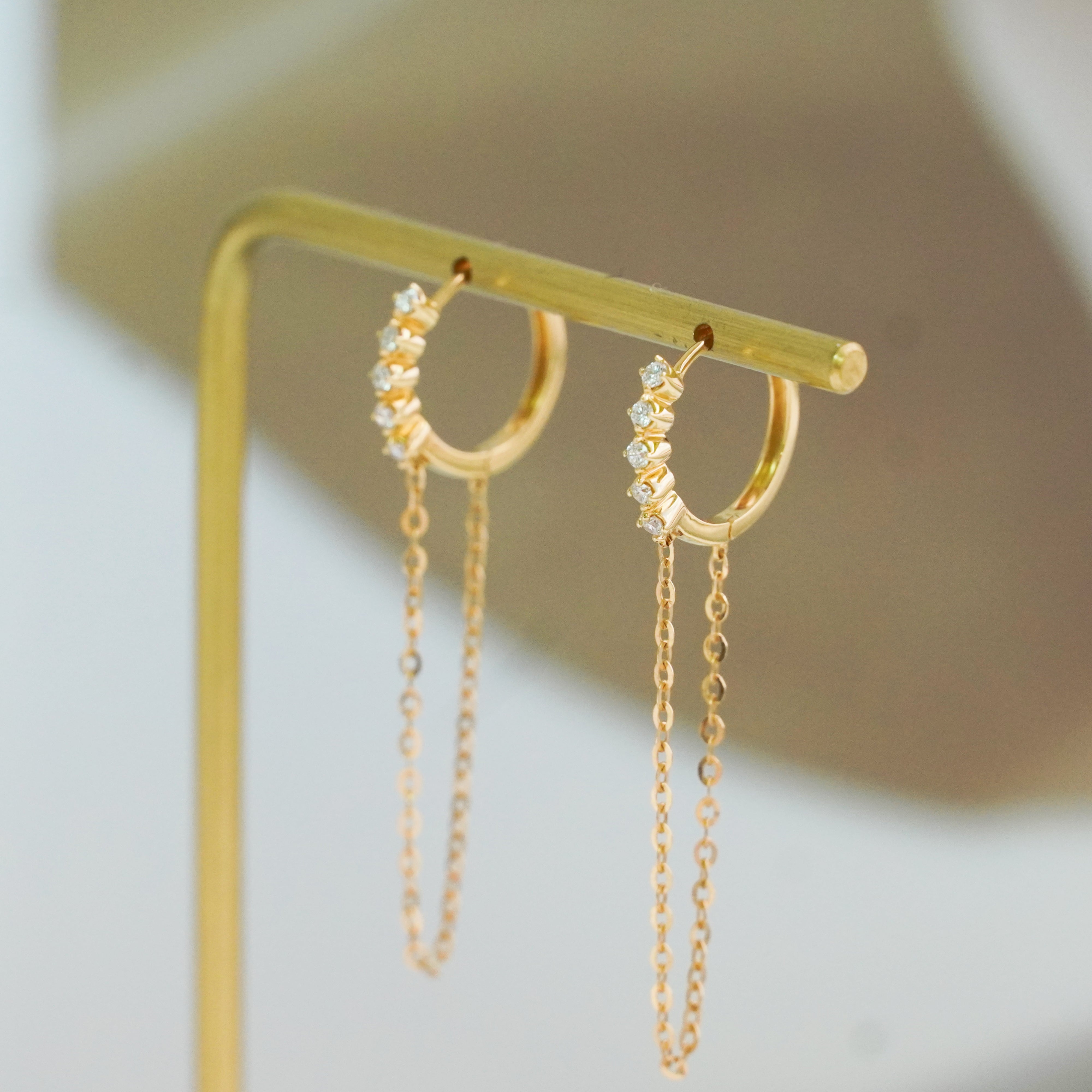 垂吊半圈鑽石耳環 Half-Paved Diamond Dangle Earrings